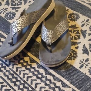 Stylish Spenco Gray Flip-Flops for Women